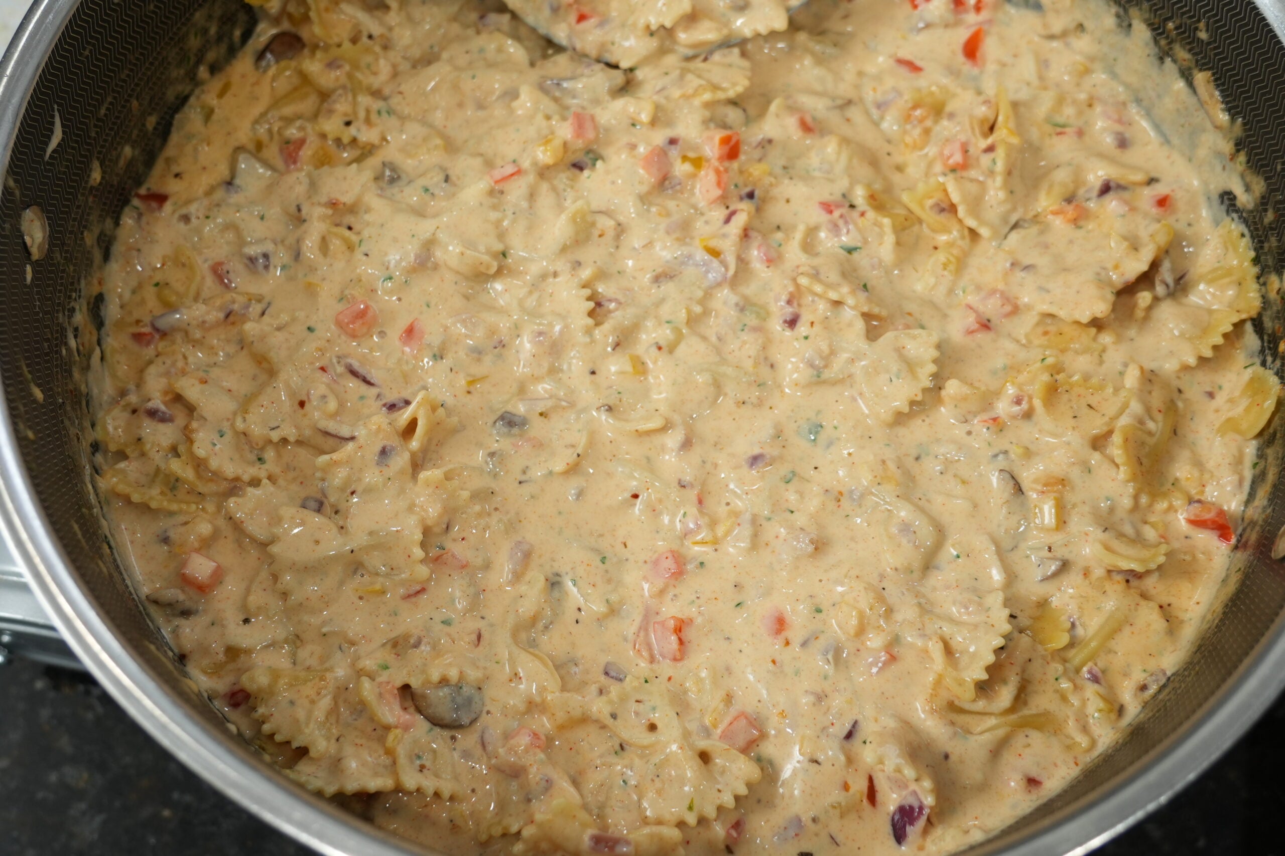 Louisiana chicken pasta ready to serve